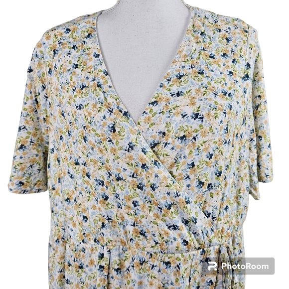 TORRID Floral Rayon Slub Maxi Dress in 2 (18/20) - Picture 4 of 7